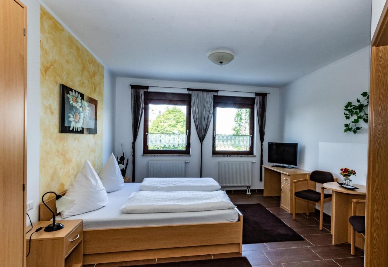 Pension Zum Reiterhof Schmogrow Exterior photo