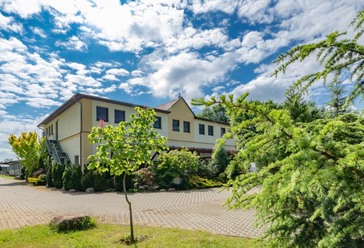 Pension Zum Reiterhof Schmogrow Exterior photo